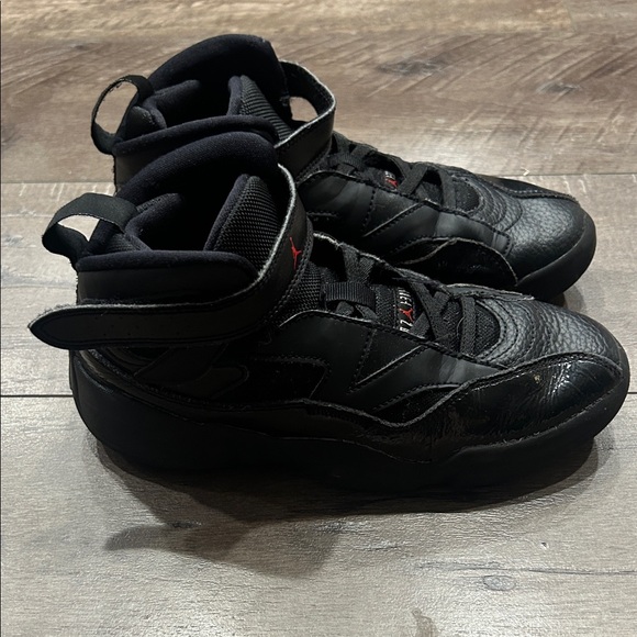 Jordan basketball shoes size 2 - Picture 4 of 4